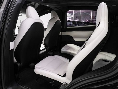 Used 2023 Tesla Model X Plaid image 42