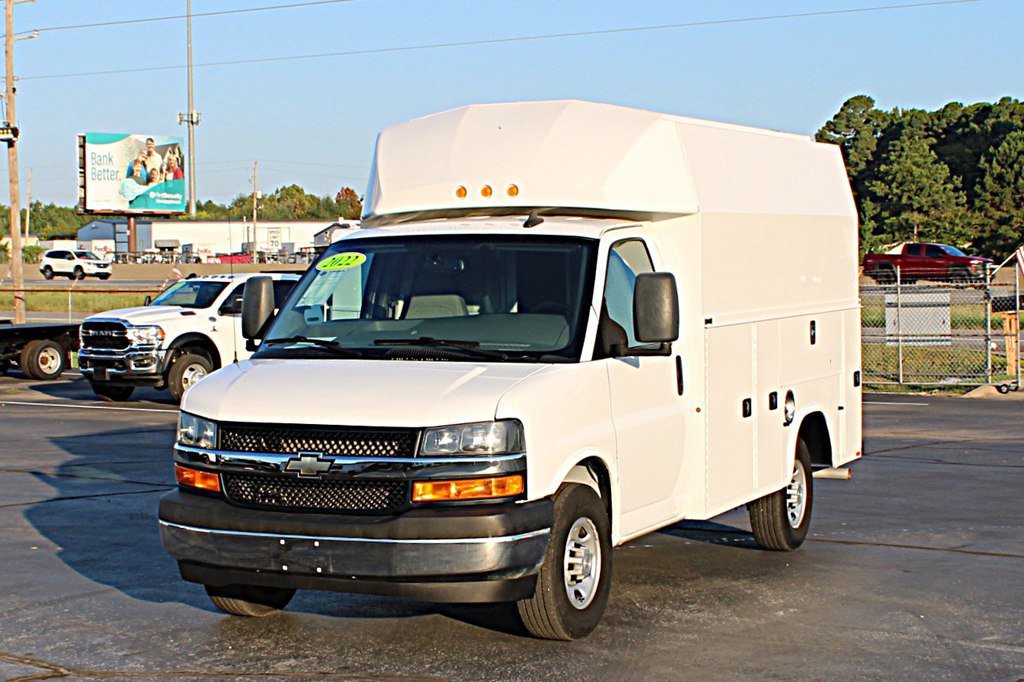 Used 2022 Chevrolet Express 3500 w/ Power Convenience Package RWD image 2