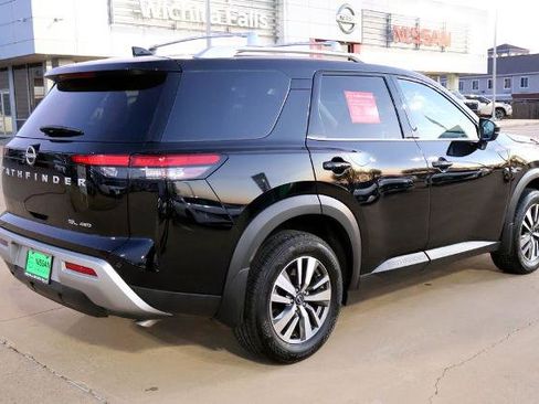 Certified 2025 Nissan Pathfinder SL image 6