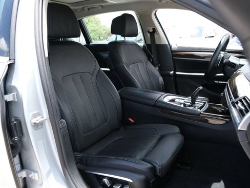 Used 2016 BMW 740i RWD image 11