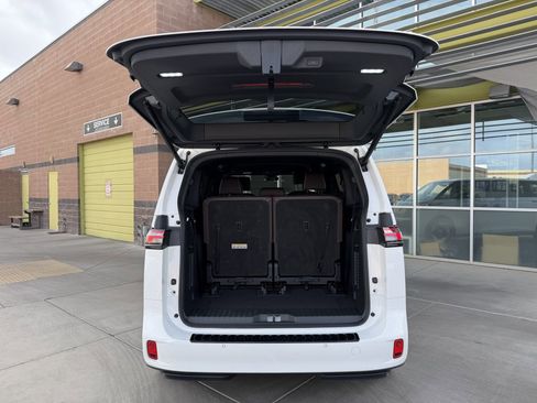 Used 2025 Volkswagen ID. Buzz Pro S RWD image 37