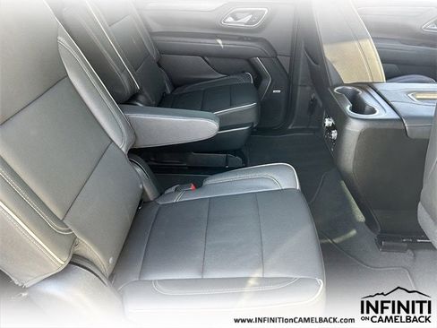 Used 2023 GMC Yukon SLT w/ SLT Premium Package image 14