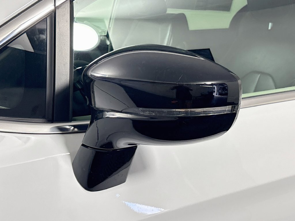 Used 2024 Chrysler Pacifica Touring-L FWD image 10