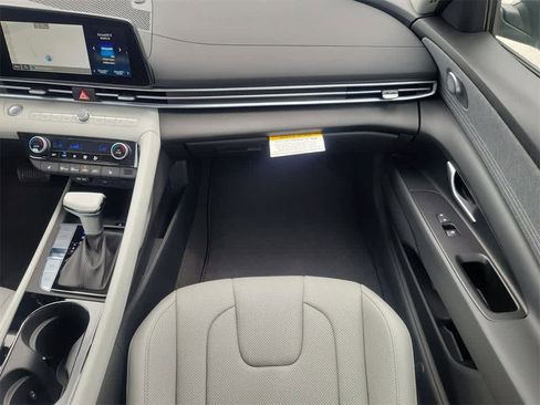 New 2025 Hyundai Elantra Limited image 13