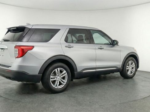 Used 2024 Ford Explorer XLT w/ Equipment Group 202A image 9