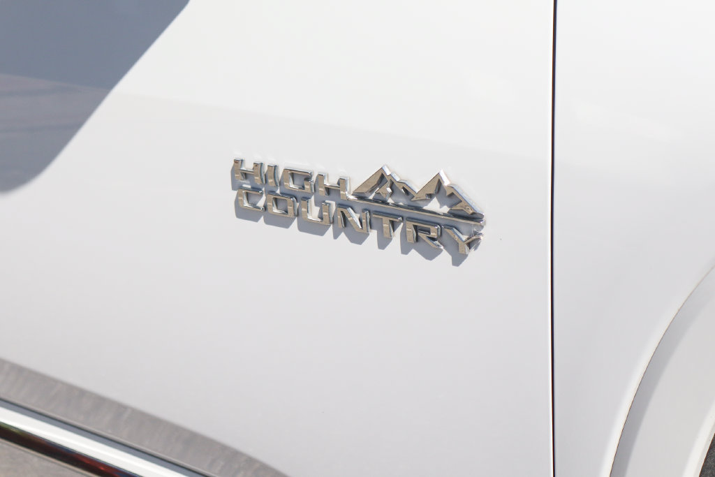 Used 2023 Chevrolet Traverse High Country FWD image 50
