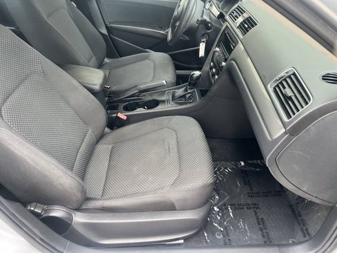 Used 2013 Volkswagen Passat 2.5 S FWD image 9