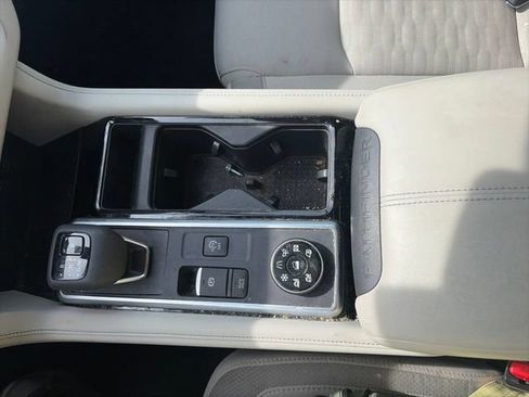 Used 2024 Nissan Pathfinder SV AWD/4WD image 24