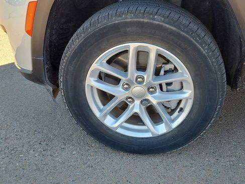 Used 2023 Jeep Grand Cherokee L Laredo w/ Luxury Tech Group I image 7