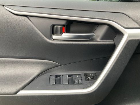 Used 2022 Toyota RAV4 SE AWD/4WD image 13