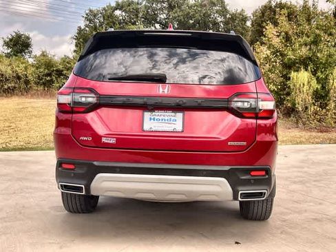 Used 2023 Honda Pilot Touring image 6