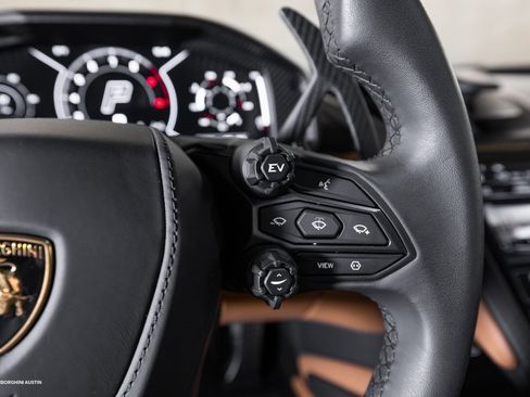Used 2024 Lamborghini Revuelto image 27