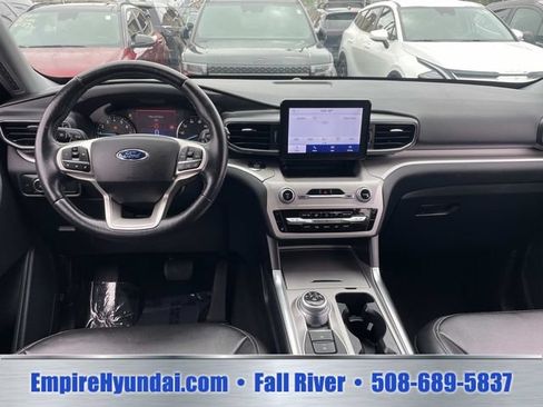 Used 2020 Ford Explorer XLT w/ Equipment Group 202A AWD/4WD image 15