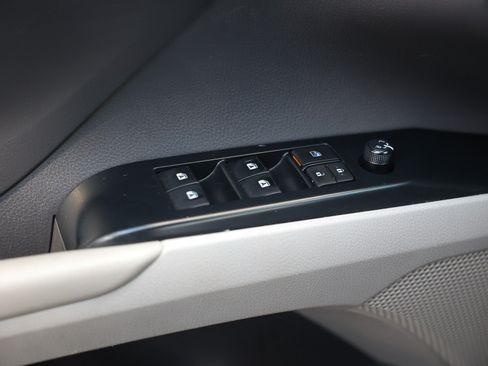 Used 2020 Toyota Camry LE FWD image 44