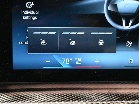 Used 2023 BMW i7 xDrive60 AWD/4WD image 17