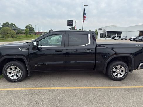 Used 2019 GMC Sierra 1500 SLE w/ SLE Value Package AWD/4WD image 8