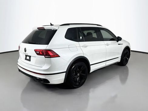 Used 2023 Volkswagen Tiguan SE R-Line FWD image 9