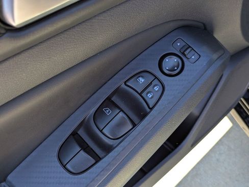 Used 2025 Nissan Altima 2.5 SV FWD image 9