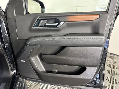 Certified 2025 GMC Yukon Denali AWD/4WD image 41