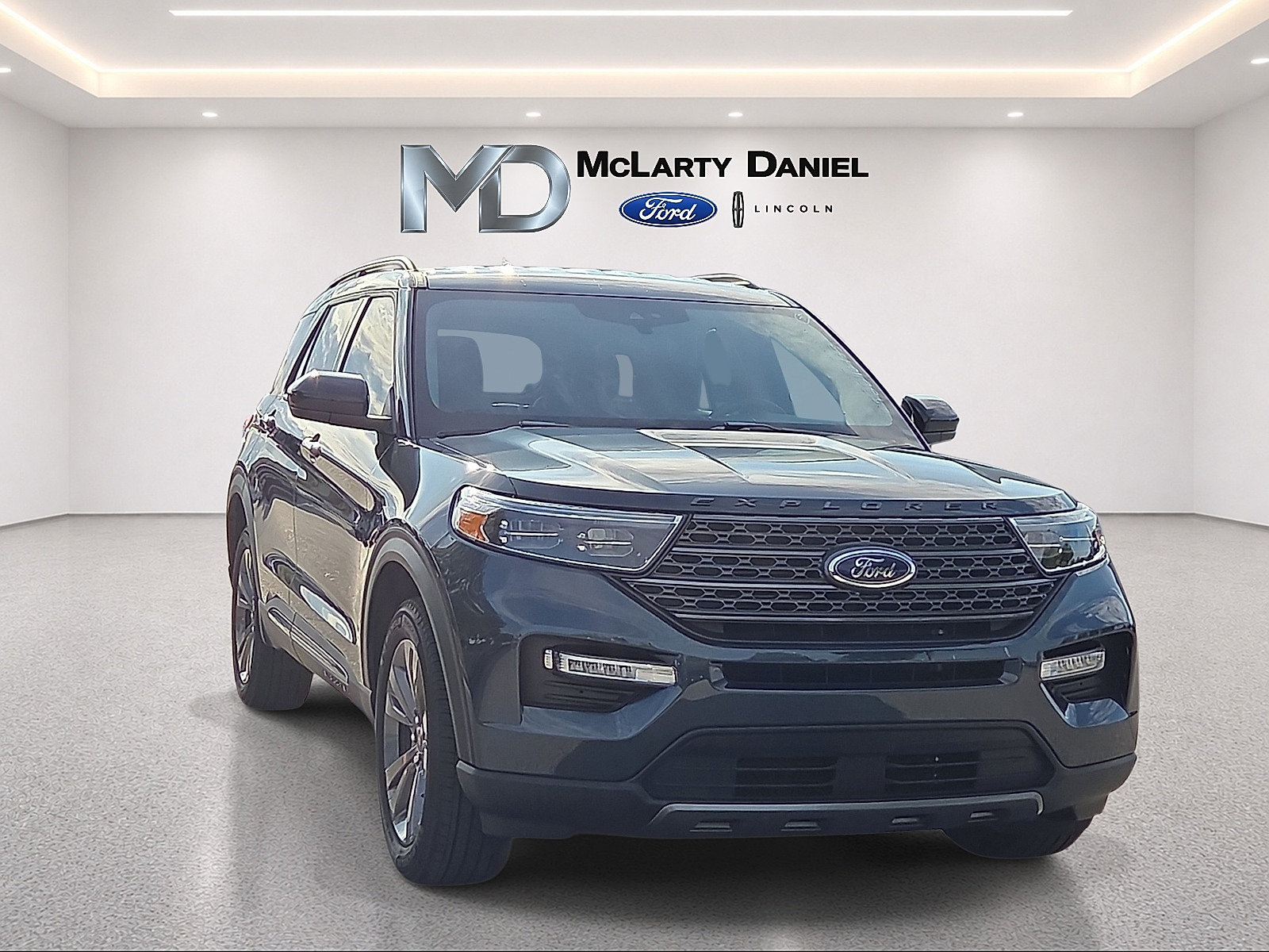 Used 2023 Ford Explorer XLT w/ Equipment Group 202A AWD/4WD image 1
