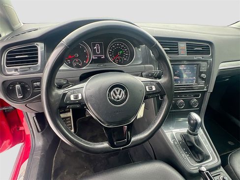 Used 2018 Volkswagen Golf Alltrack S image 11