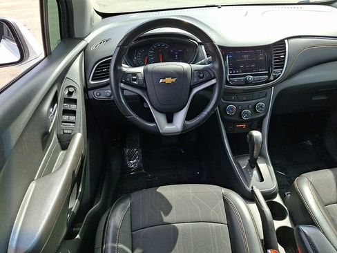 Used 2020 Chevrolet Trax LT w/ LT Convenience Package FWD image 13