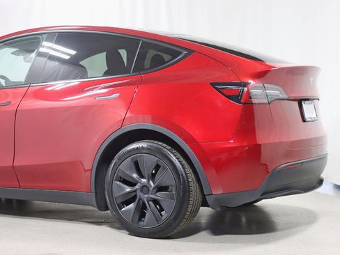 Used 2025 Tesla Model Y Long Range image 10