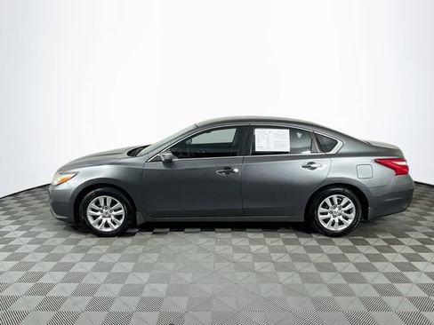 Used 2016 Nissan Altima 2.5 S w/ Power Driver Seat Package FWD image 5