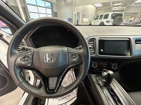 Used 2021 Honda HR-V Sport image 8