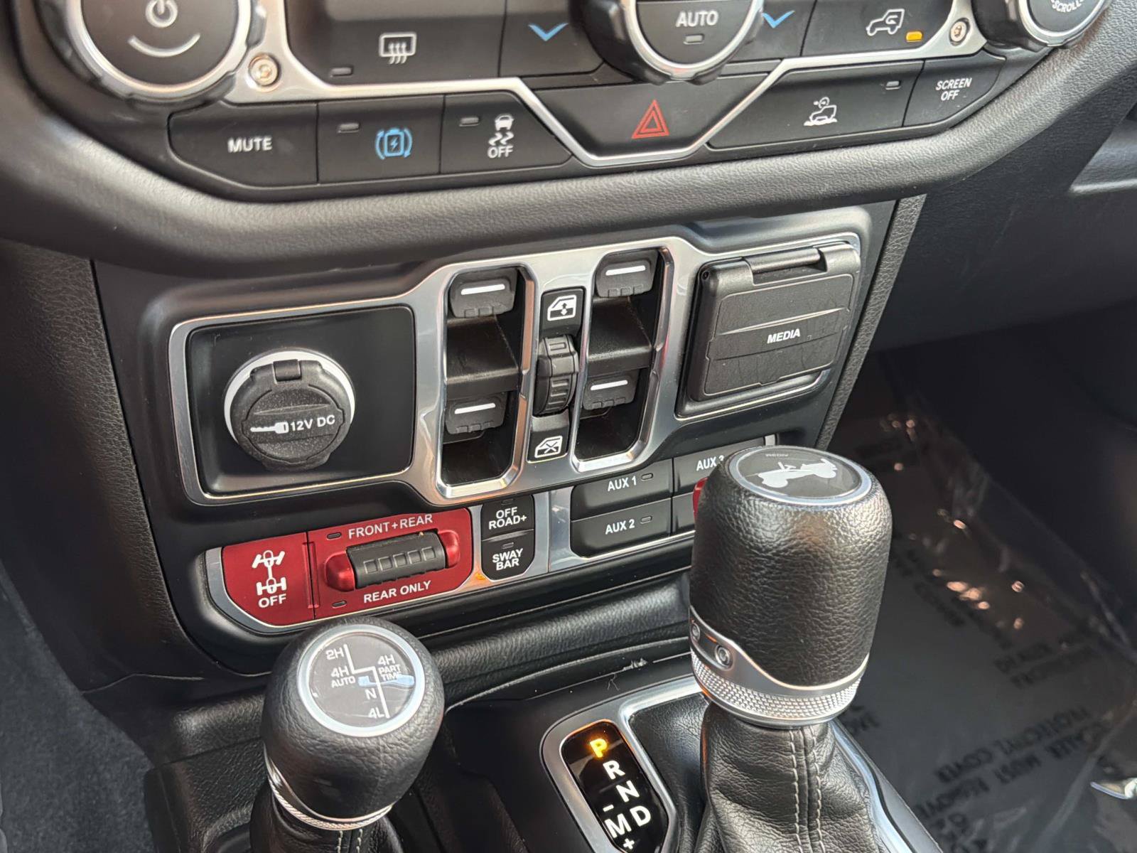 Used 2024 Jeep Wrangler Unlimited Rubicon 4xe AWD/4WD image 22