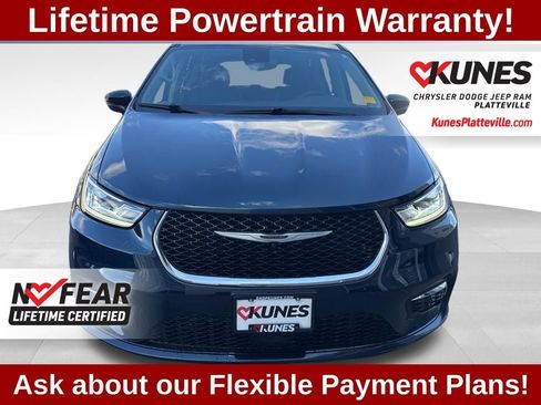 Used 2023 Chrysler Pacifica Touring-L image 11