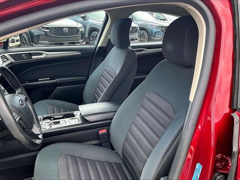 Used 2017 Ford Fusion SE w/ Fusion SE Technology Package FWD image 14