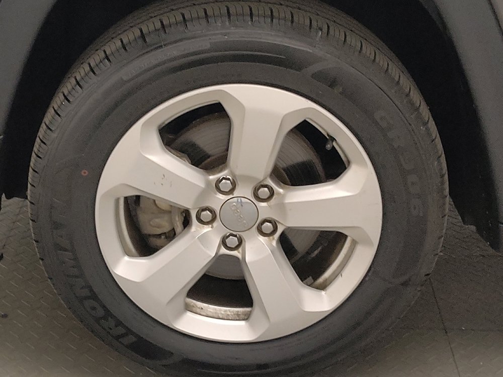 Used 2018 Jeep Compass Latitude FWD image 31