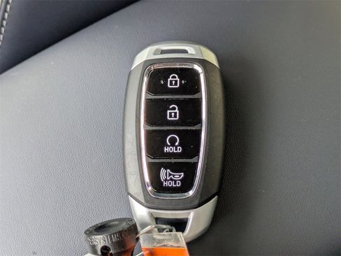 Used 2025 Hyundai Venue Limited image 31