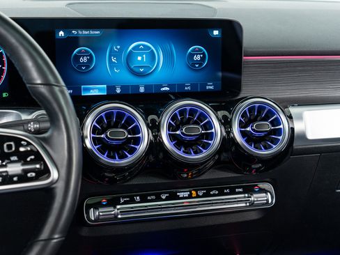 Used 2022 Mercedes-Benz GLB 250 250 4MATIC image 19