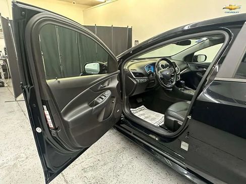 Used 2018 Chevrolet Volt Premier w/ Driver Confidence Package image 9