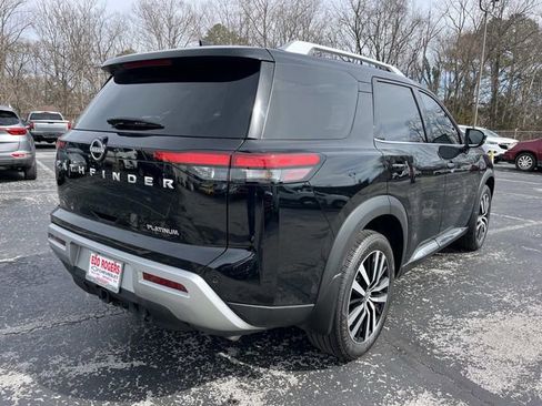 Used 2025 Nissan Pathfinder Platinum FWD image 3