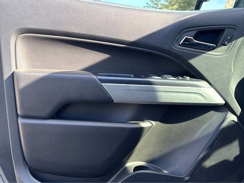 Used 2022 Chevrolet Colorado LT w/ LT Convenience Package image 16