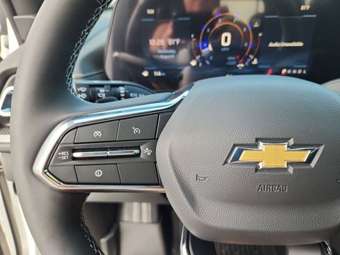 New 2025 Chevrolet Traverse LT w/ Driver Confidence Package FWD image 17