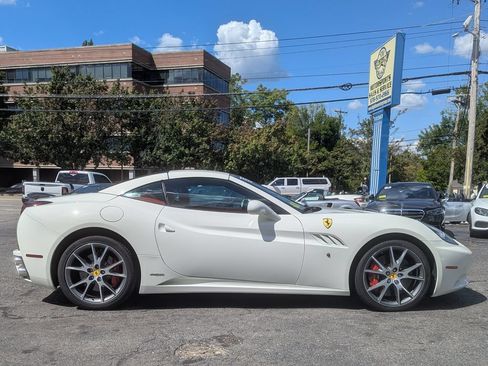 Used 2013 Ferrari California RWD image 6