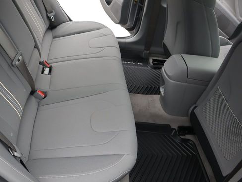 Certified 2025 Hyundai Elantra SEL image 21