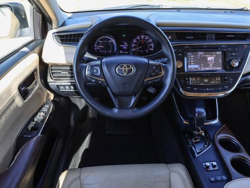 Used 2016 Toyota Avalon Limited image 29