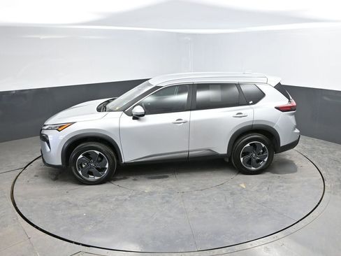 Used 2025 Nissan Rogue SV image 26