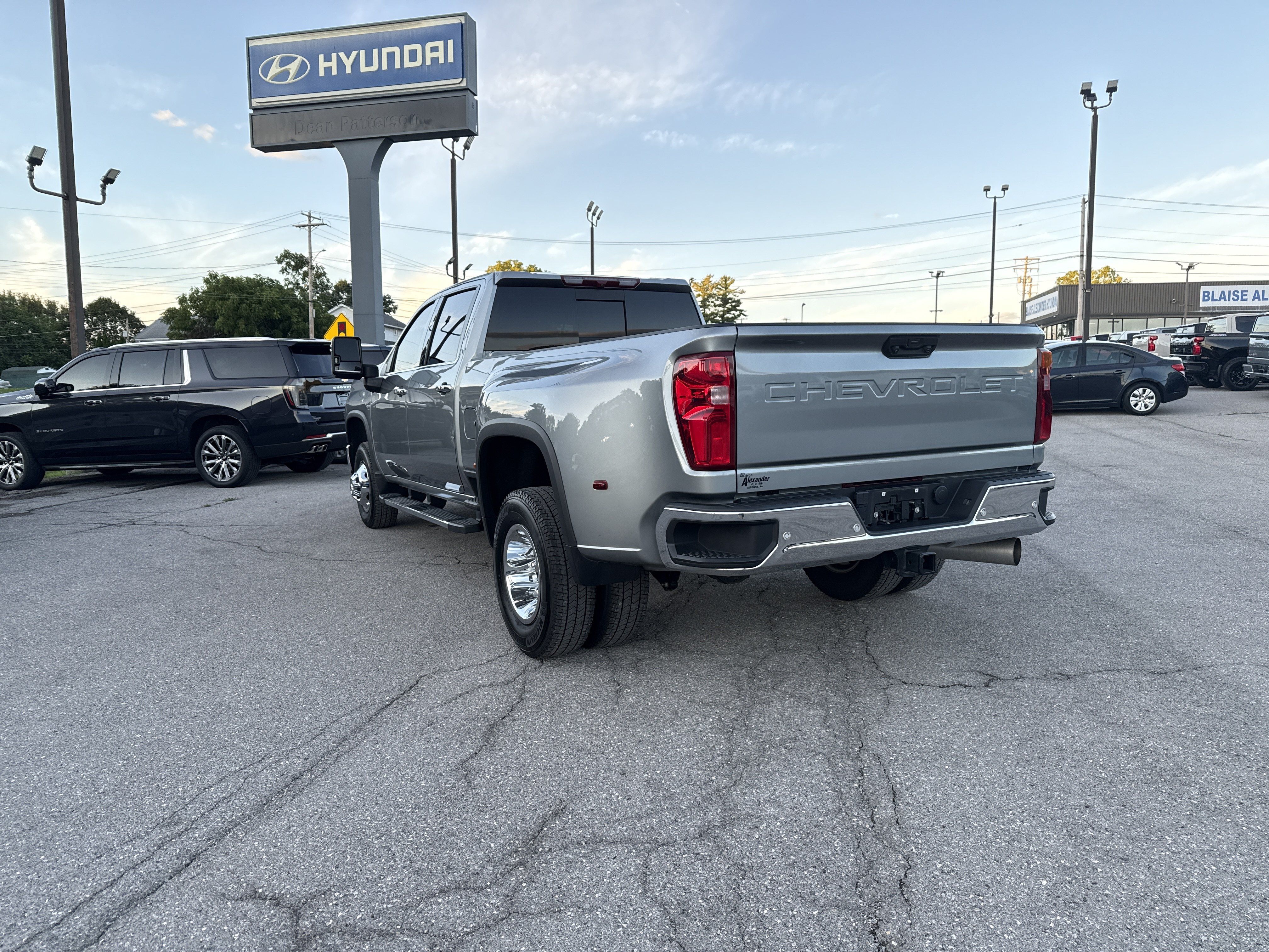 Used 2025 Chevrolet Silverado 3500 LTZ w/ LTZ Convenience Package AWD/4WD image 6