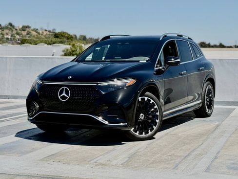 New 2026 Mercedes-Benz EQS 550 4MATIC SUV image 2