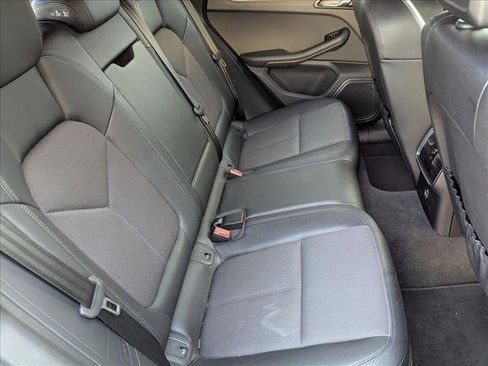 Used 2022 Porsche Macan image 20