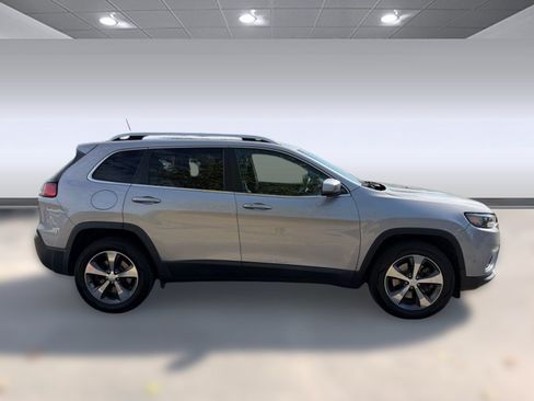 Used 2019 Jeep Cherokee Limited w/ Luxury Group AWD/4WD image 8