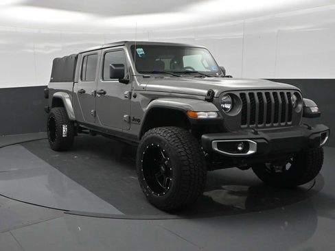 Used 2021 Jeep Gladiator Sport AWD/4WD image 2