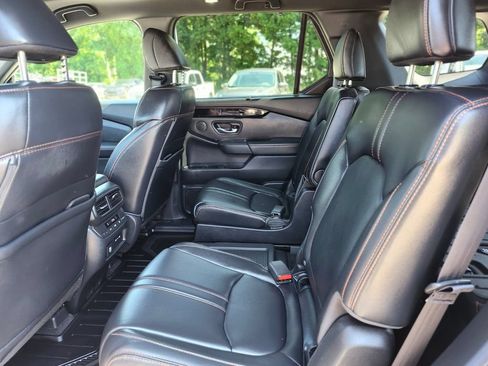 Used 2025 Honda Pilot TrailSport image 16
