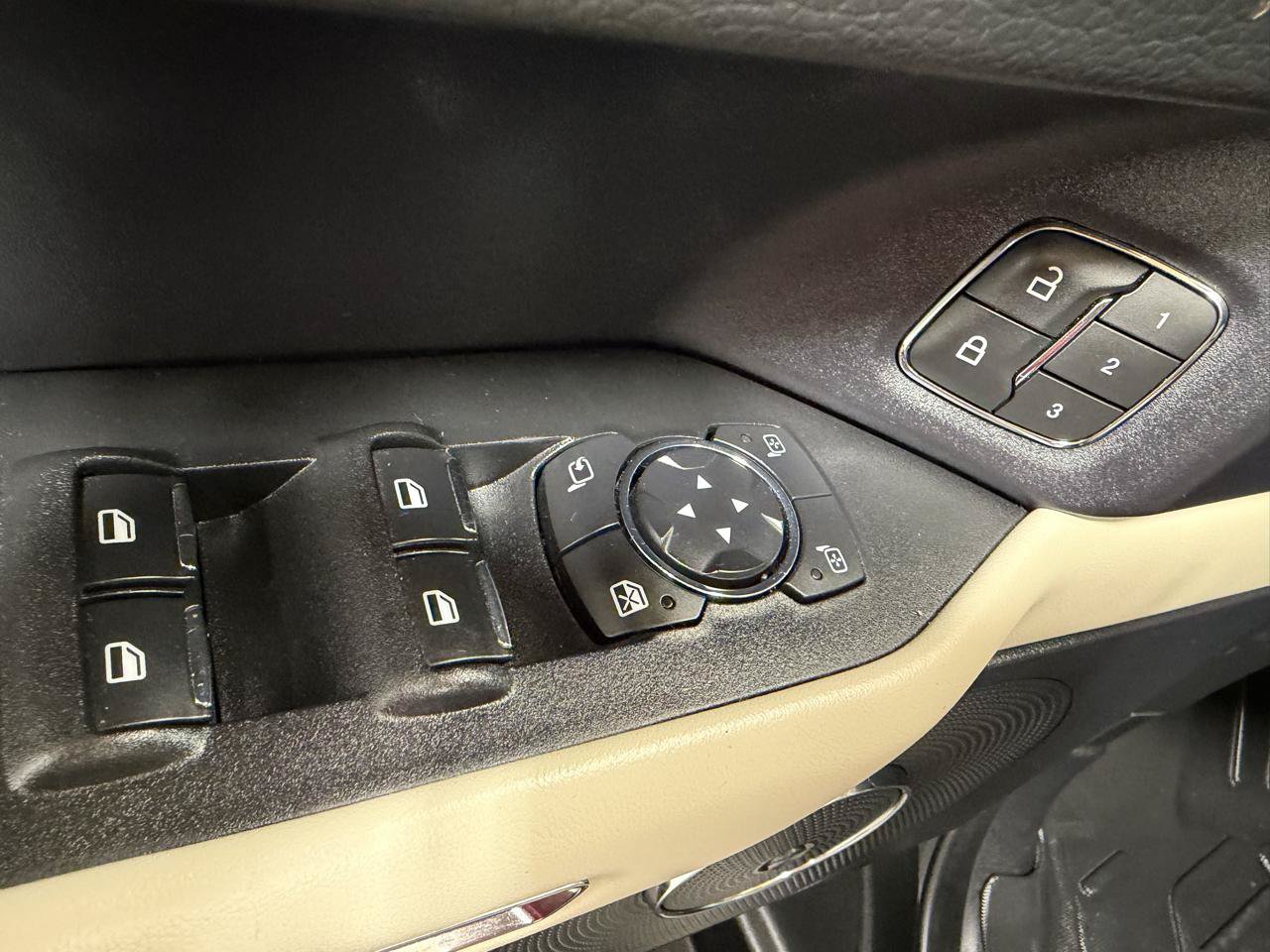 Used 2019 Ford Expedition Platinum RWD image 13
